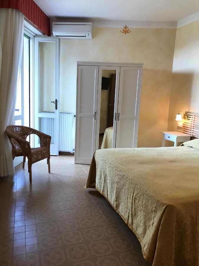 Albergo Villa Angela Toscolano-Maderno Exterior foto